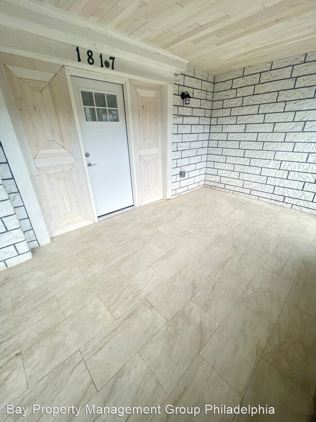 Building Photo - 3 br, 1 bath House - 1817 S 65th St