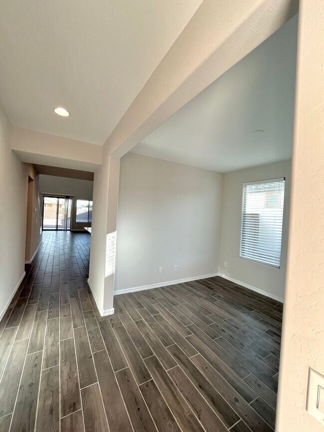 Building Photo - MOVE IN SPECIALS!!  2 Master Suites Open C...
