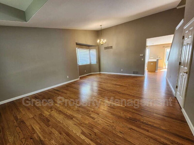 Building Photo - 553 Arbor Dr