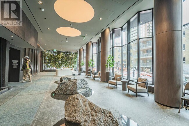 Photo du bâtiment - 120 Broadway Ave