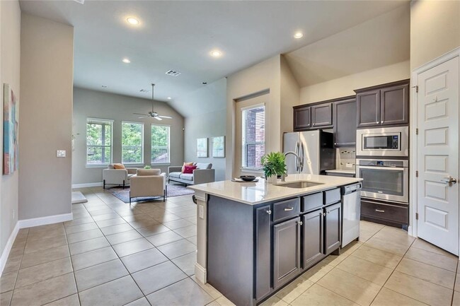 Building Photo - 1805 Grebe Dr