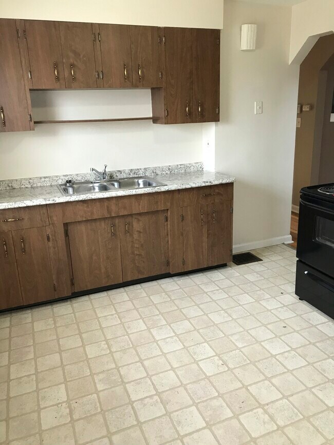 Foto del edificio - 8342 Lyness Dr