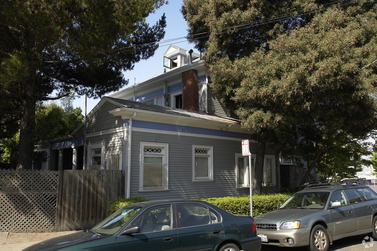 Building Photo - 1030-1040 Bella Vista Ave
