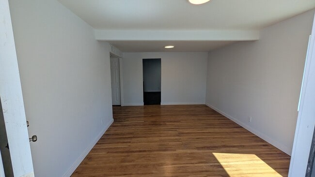 Photo - 1406 W Vogel Ave House