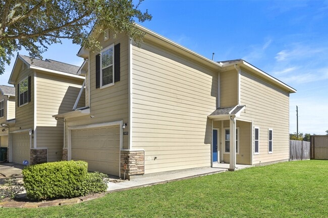 Foto del edificio - 15875 Misty Loch Ln