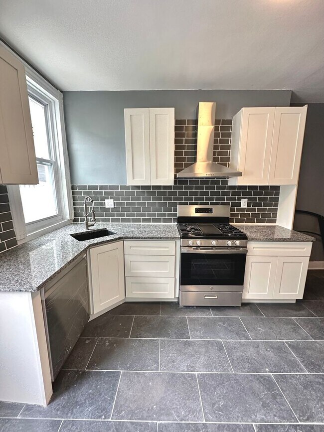 Foto del edificio - Fully Renovated 2 Bed, 2 Bath in the Heart...