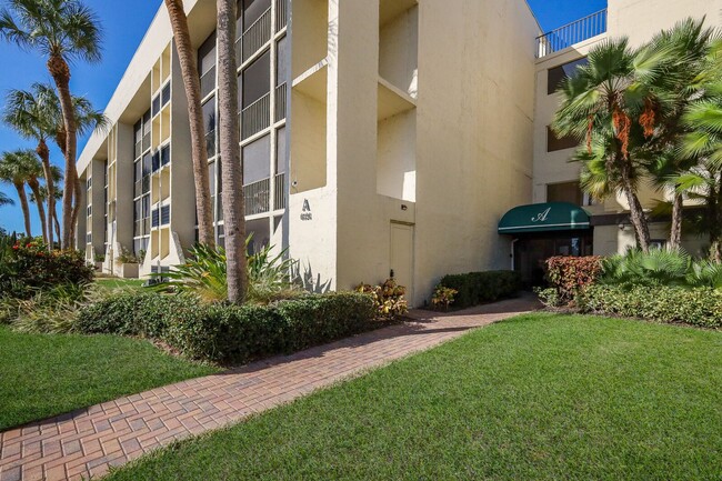 Foto del edificio - 2/2 Updated Condo near IMG Golf Course