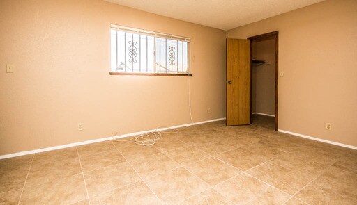 Building Photo - 4940 Arizona Ave