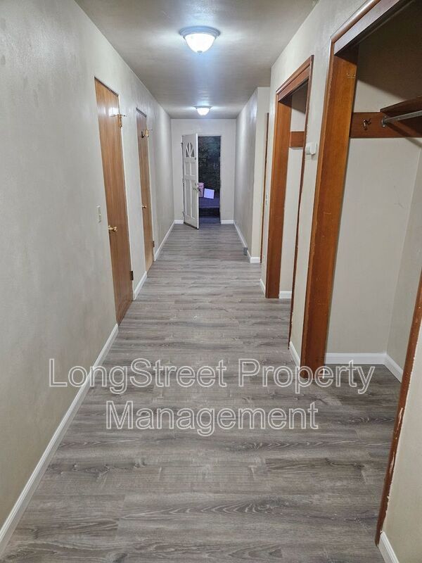 Building Photo - 1140 SW Stamm Pl