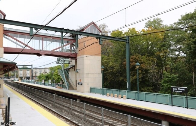 Foto del edificio - 100 Bloomfield Ave