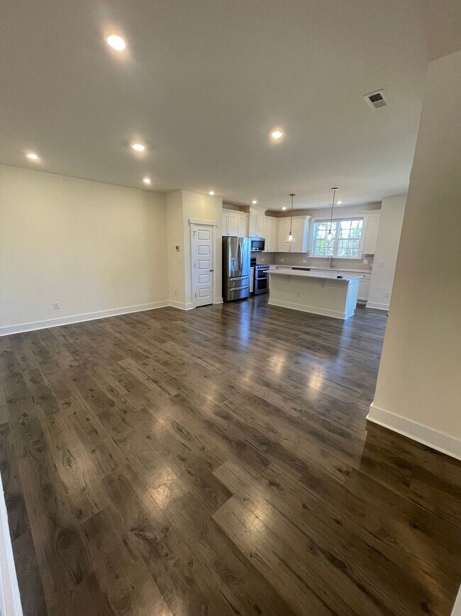 Foto del edificio - Charming 4 Bedroom Home Located In Cary