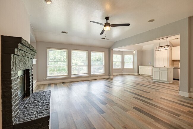 Foto del edificio - 3018 Rock Rose Pl