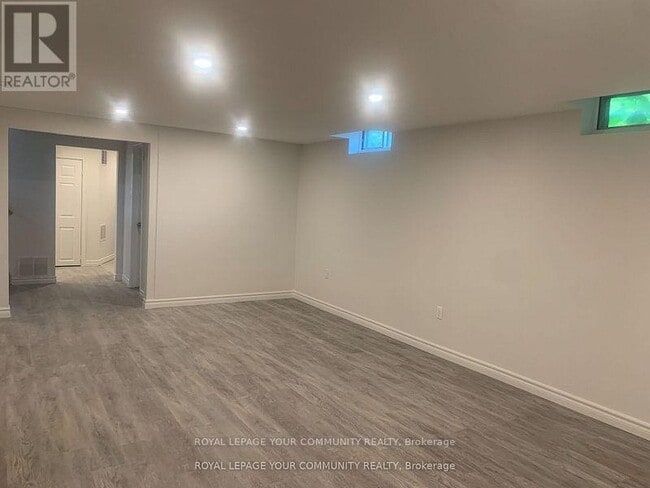 Building Photo - 371 Selby Crescent