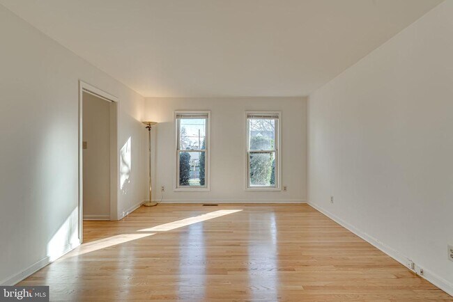 Building Photo - 2419 1st St S