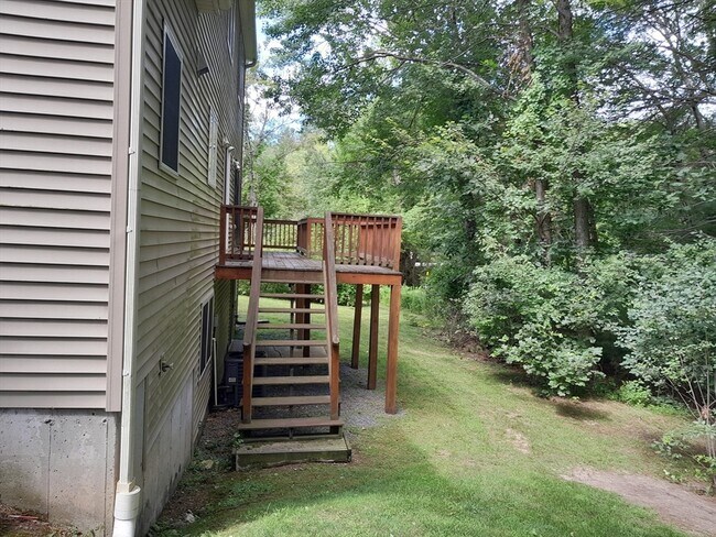 Foto del edificio - 373 Littlefield Ln