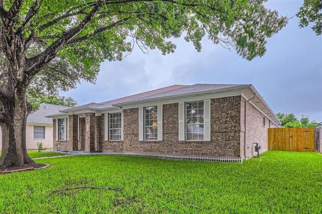 Building Photo - 1016 Thackeray Ln