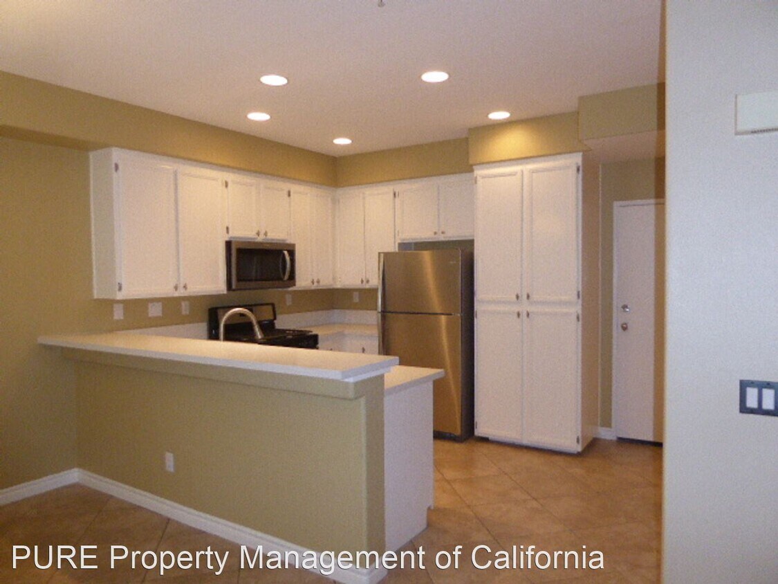 Primary Photo - 2 br, 2.5 bath House - 37 Tierra Plano