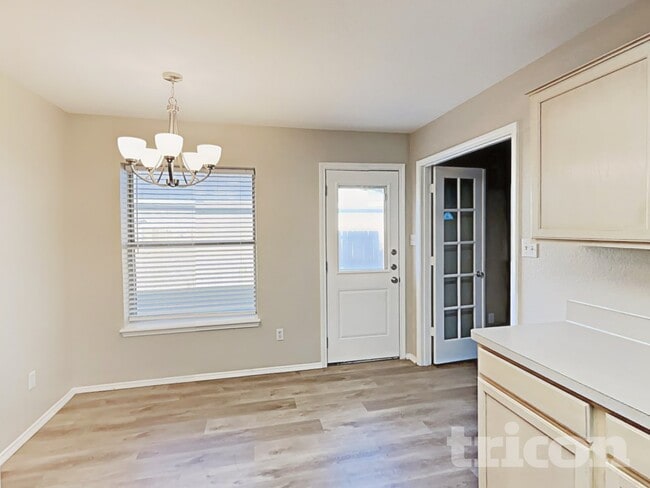 Building Photo - 3005 Scenic Glen Dr