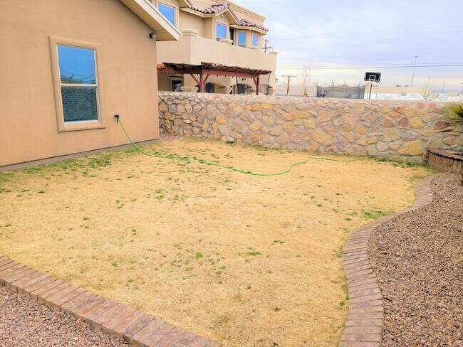 Foto del edificio - 11727 Dos Palmas Dr