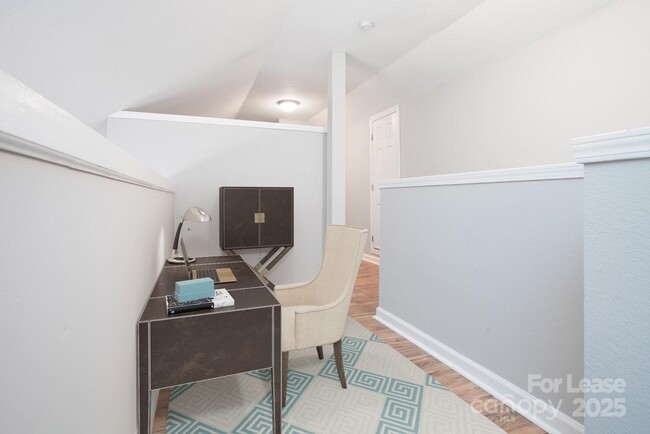 Foto del edificio - 319 Crown Point Dr