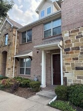 Building Photo - 528 S Greenville Ave