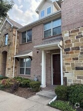 Building Photo - 528 S Greenville Ave