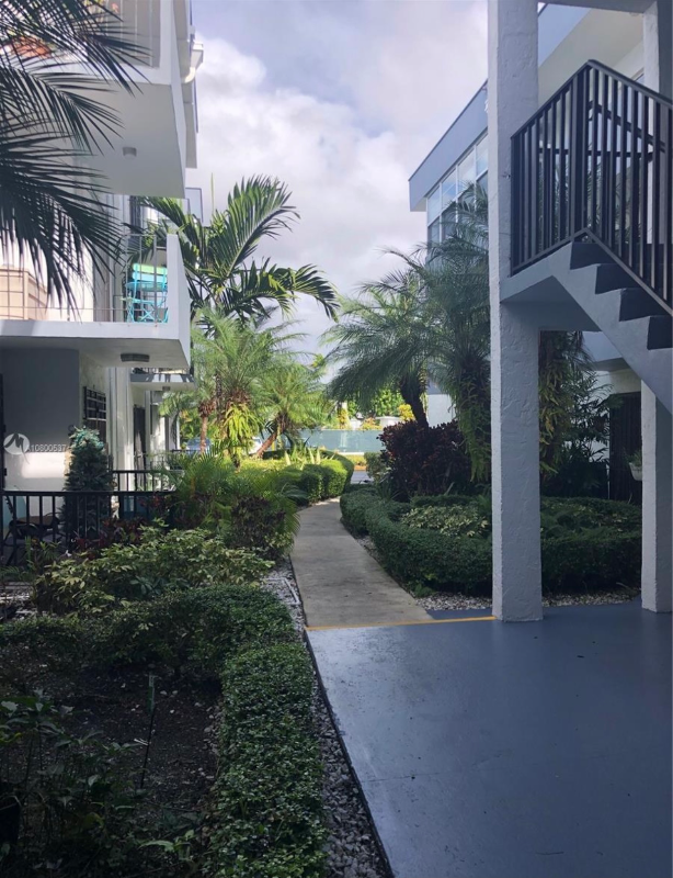 Foto del edificio - 2498 SW 17th Ave