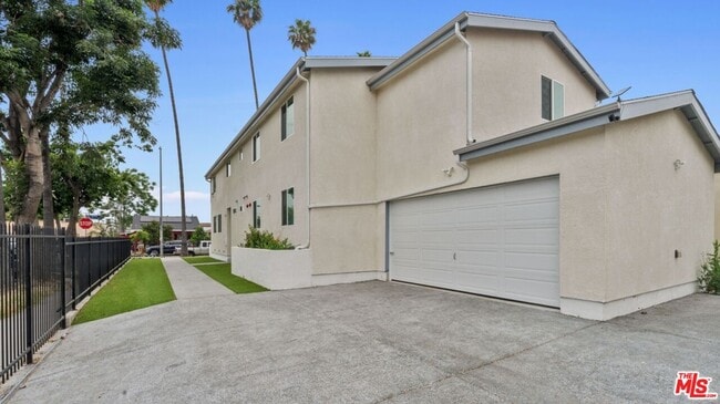 Building Photo - 4828 McKinley Ave