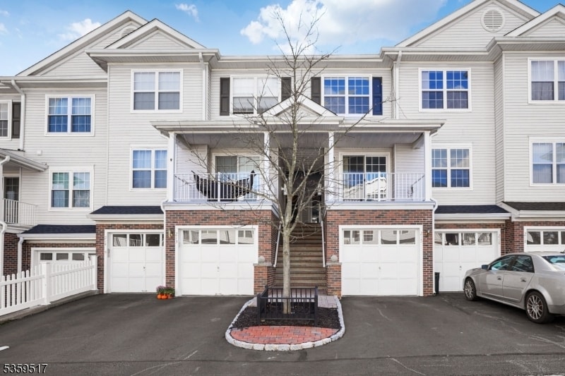 Primary Photo - 215 Sheffield Ct