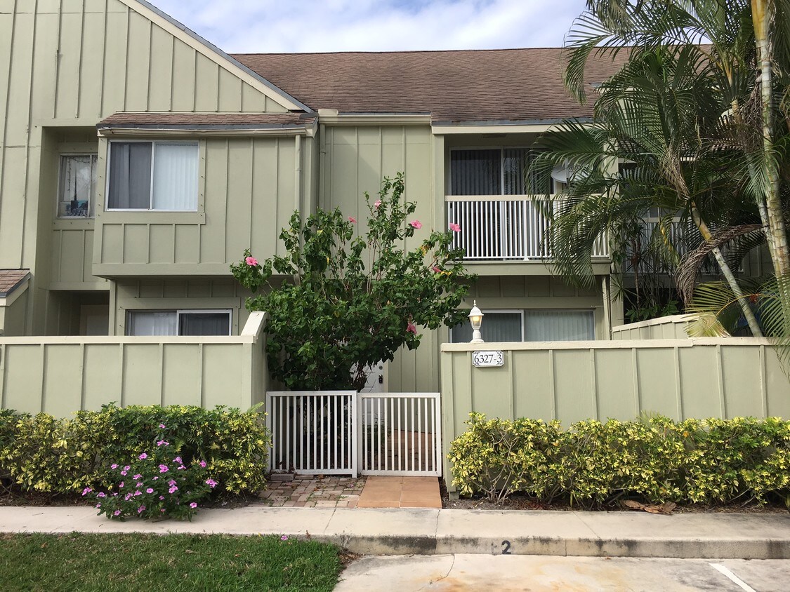 Foto principal - 6327 Riverwalk Ln