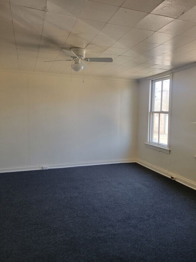 Foto del edificio - 325 Girard Ave