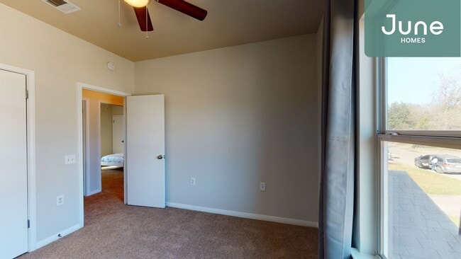 Building Photo - Full room in 5-bed/2.0-bath Home