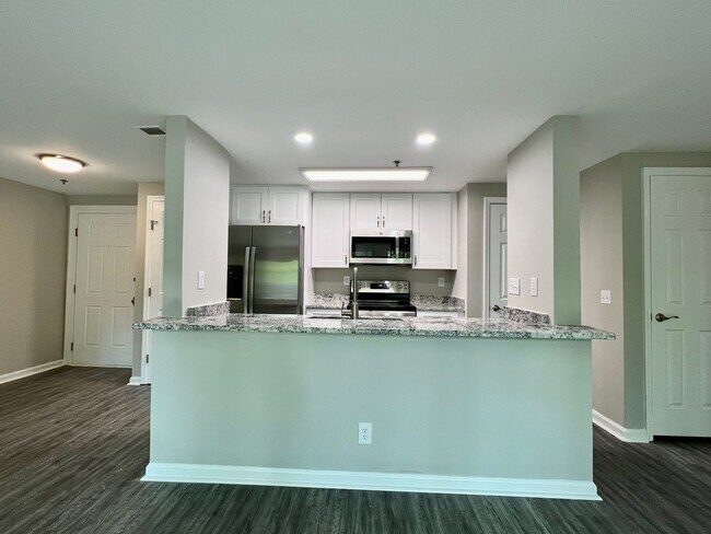 Foto del edificio - University Spacious 1st floor Condo