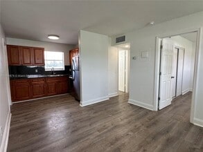 Building Photo - 5661 SW 36th Ct
