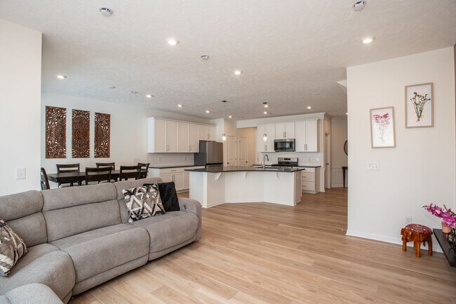 Foto del edificio - 27845 Birchwood Ct