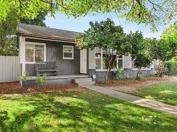 Building Photo - Welcome to this charming 2-bedroom
