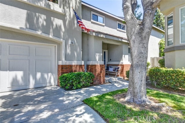 Building Photo - 744 N Siavohn Dr