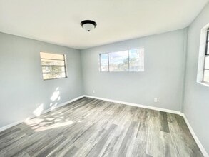 Building Photo - 104 W Stuart Ave