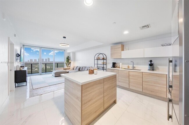 Building Photo - 16385 Biscayne Blvd