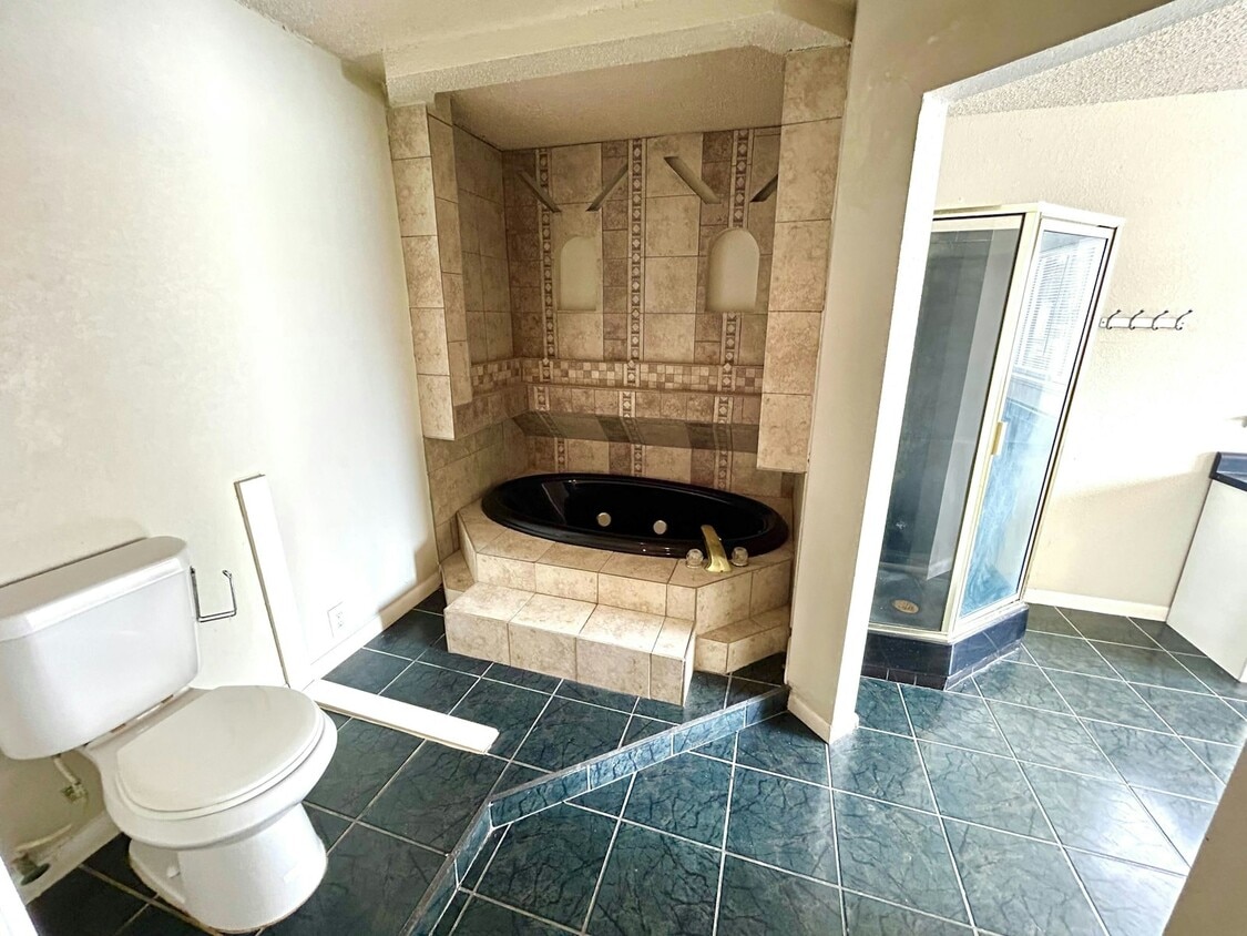 Photo - 4631 Argonne Drive, Unit 2
