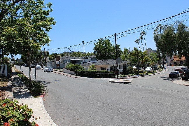 Foto del edificio - 8455 Lemon Ave