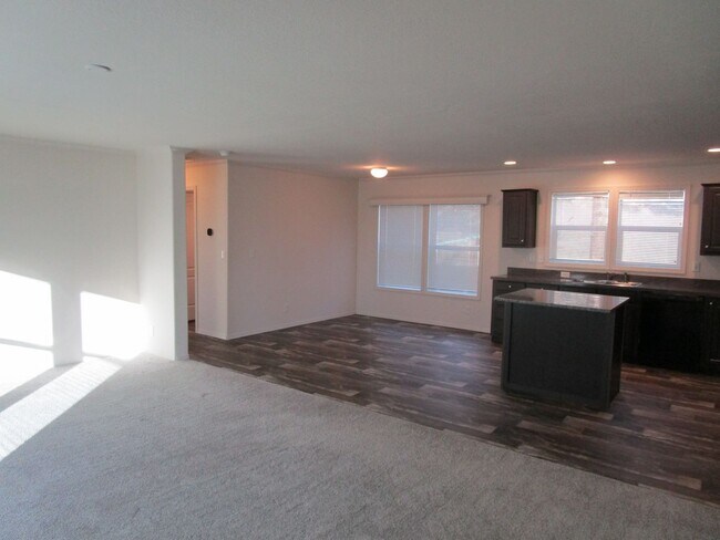 Foto del edificio - Newer Spacious Home in Ochoco West Subdivision - Available Soon!