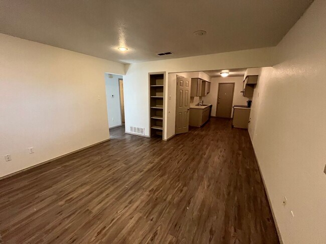 Building Photo - 8202 Vernon Ave