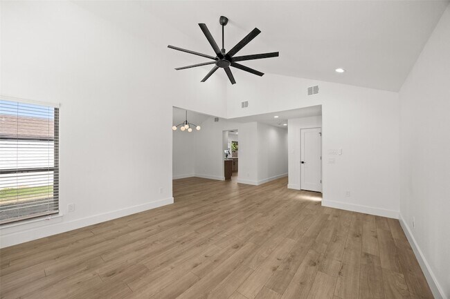 Foto del edificio - 2116 Trellis Pl