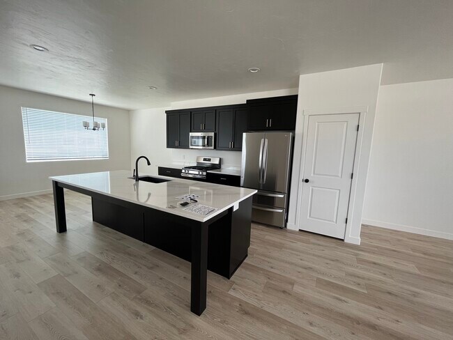 Building Photo - 482 S 900 W