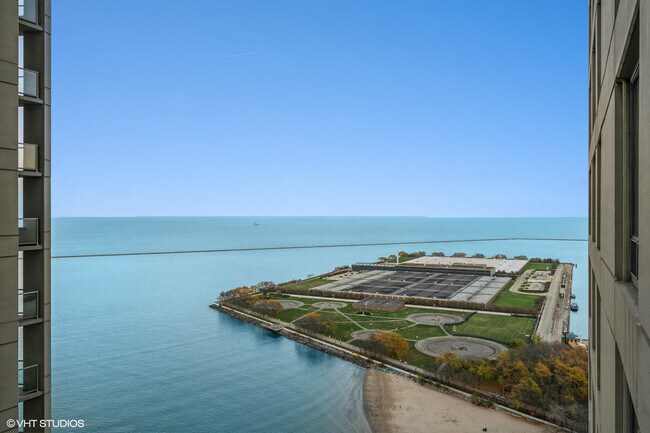 Foto del edificio - 600 N Lake Shore Dr