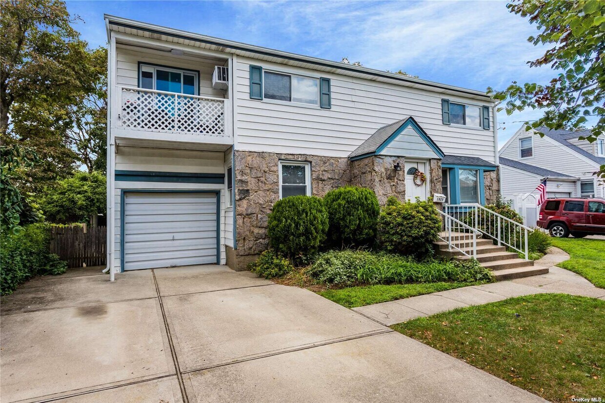 1825 Maurice Ave, East Meadow, NY 11554 House Rental in East Meadow
