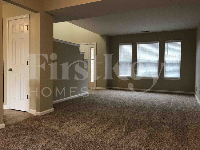 Foto del edificio - 5851 Tybalt Ln