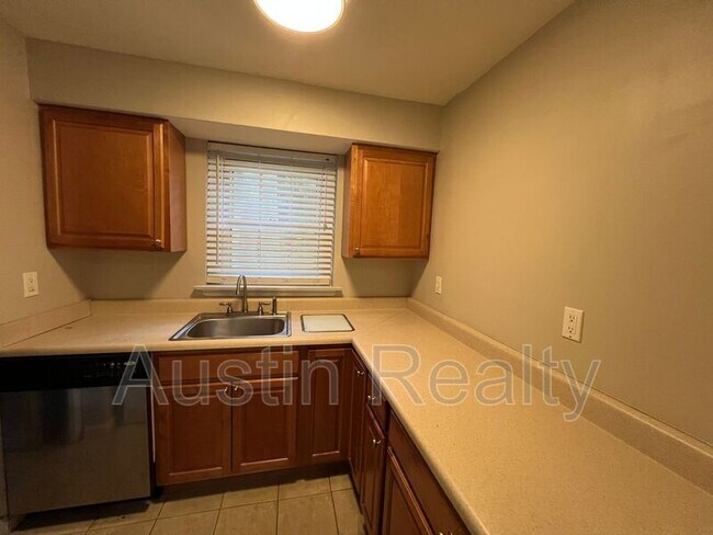 Foto del edificio - 591 W Lockwood Ave