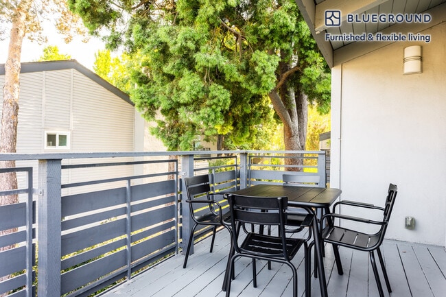 Building Photo - 241 Arriba Dr